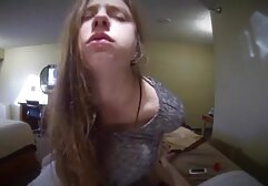 Busty játszik egy hatalmas xxx video ingyen dildó!